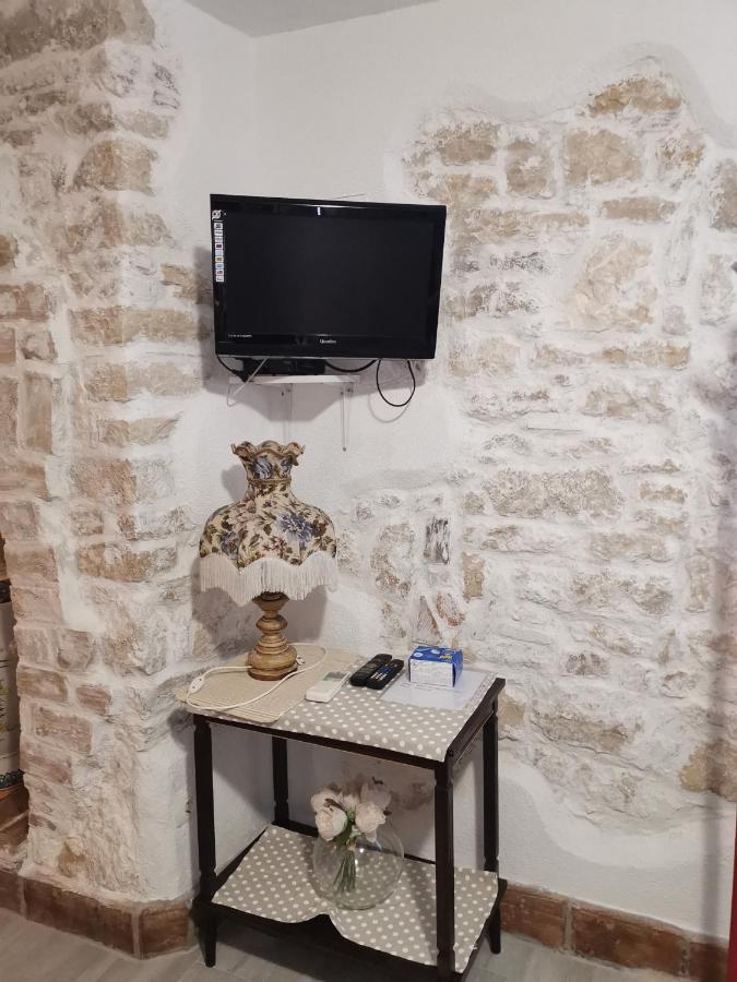 Apartment Giulio - 10Mt To The Beach Rovinj Exterior photo